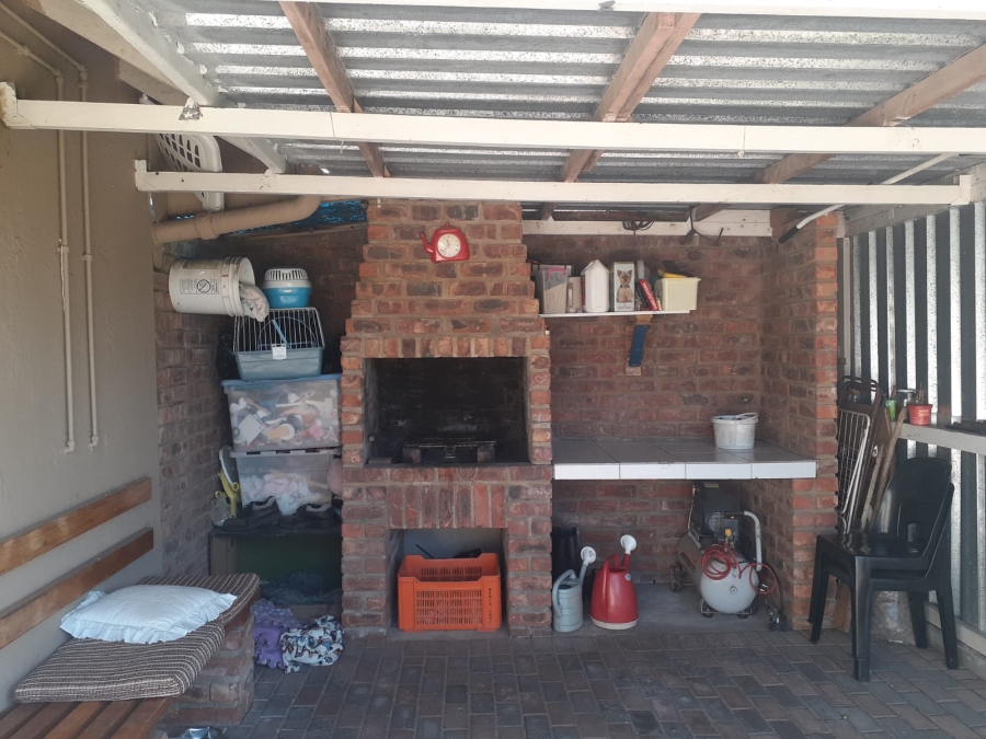3 Bedroom Property for Sale in Kabega Park Eastern Cape